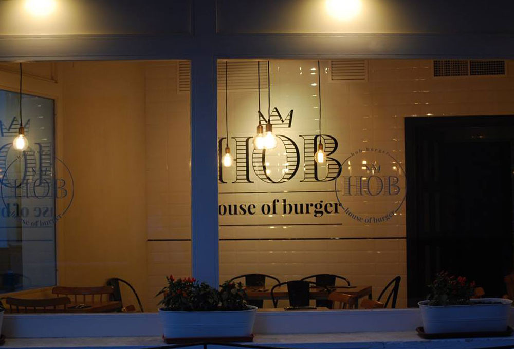 HOB House of Burger en calle Correduría 38 Sevilla. Otro proyecto más de MisterWils, más de 4000m² de exposición y venta. Visítanos.