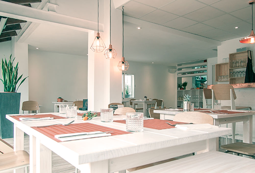 La Setla nuevo restaurante en la costa de Denia. Otro proyecto más de MisterWils, más de 4000m² de exposición y venta.