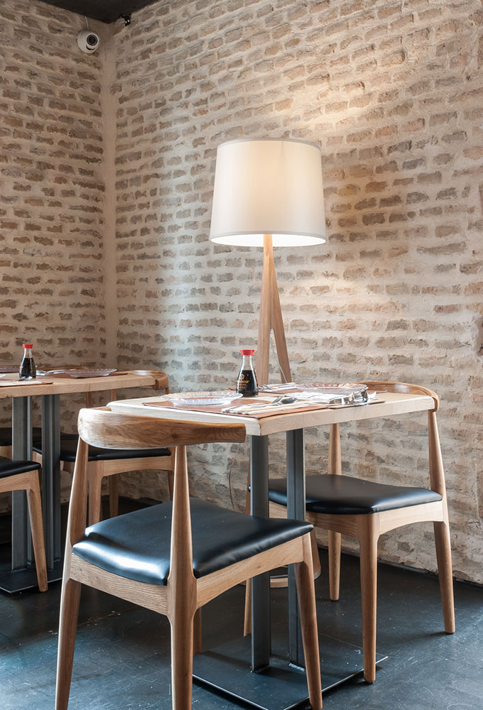 CHIFA nuevo restaurante en Sevilla con mobiliario de MisterWils. Otro proyecto más de MisterWils, más de 4000m2 de exposición y venta.