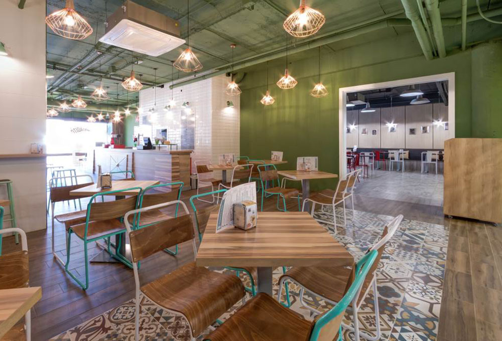 MOKA Café, concepto de cafetería vintage italiana abre en Sevilla. Otro proyecto más de MisterWils, más de 4000m2 de exposición y venta