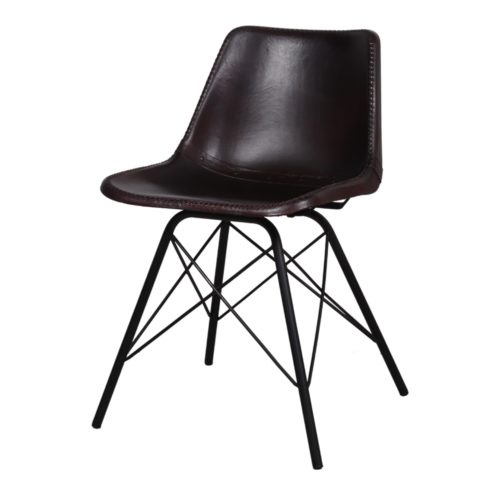 SILLA DE PIEL CAMELOT, de estilo industrial con estructura tubular de acero con acabado en negro y asiento de PP tapizado en piel color marrón oscuro.1