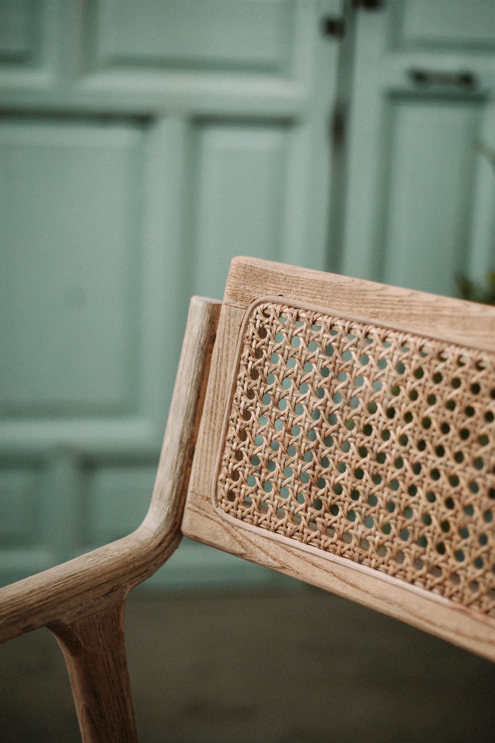 silla de madera y rattán ISOS 5