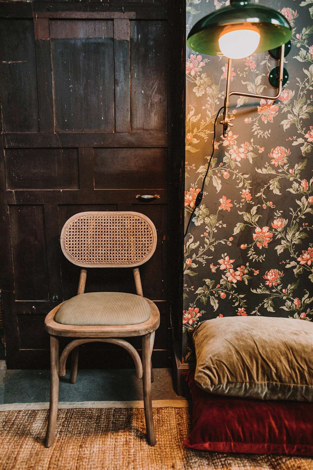 silla de madera y fibra natural SENDAI ambiente estilo vintage