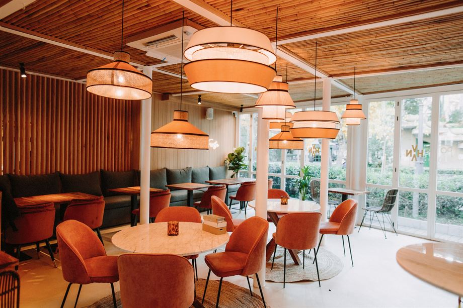 Las últimas tendencias en sillas tapizadas para decorar restaurantes
