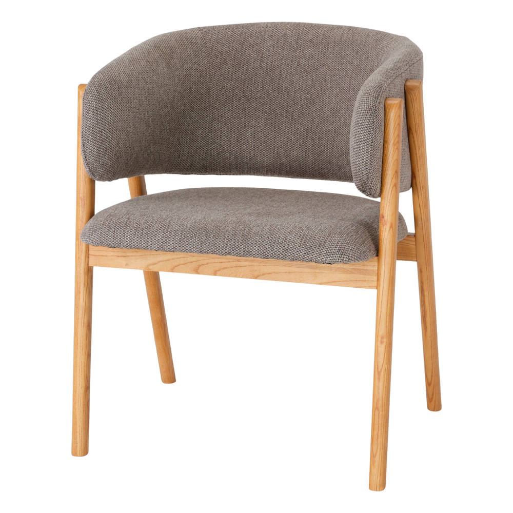 Silla de madera Avelines, de estilo Nórdico. Fabricada en madera de olmo torneada. Acabado natural. Asiento y respaldo tapizados en textil. marrón