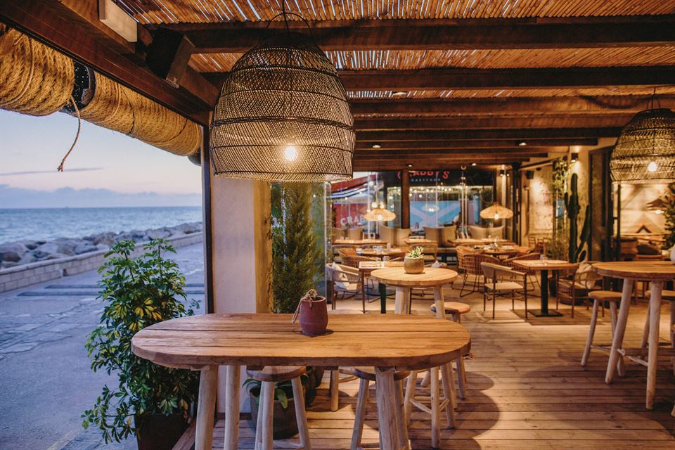 Amarola, decorar restaurante en estilo mediterráneo con vistas al mar