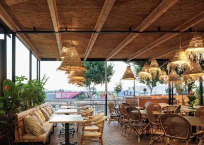 Restaurante La Jarrita mesas y sillas exterior