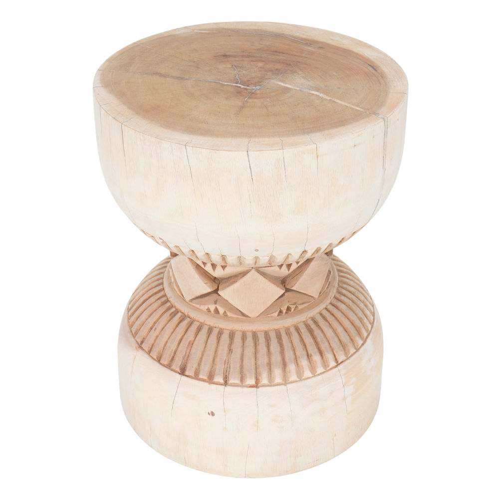 Mesa de centro Malakia, estilo Contemporáneo. Fabricada en madera tropical de suar con detalles tallados. Acabado natural. No válida para exterior. superior