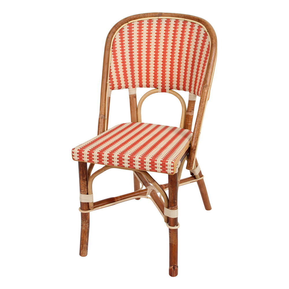 Silla de ratán Avignon, de estilo Bistro. Estructura de ratán natural. Asiento y respaldo en médula de ratán sintético.