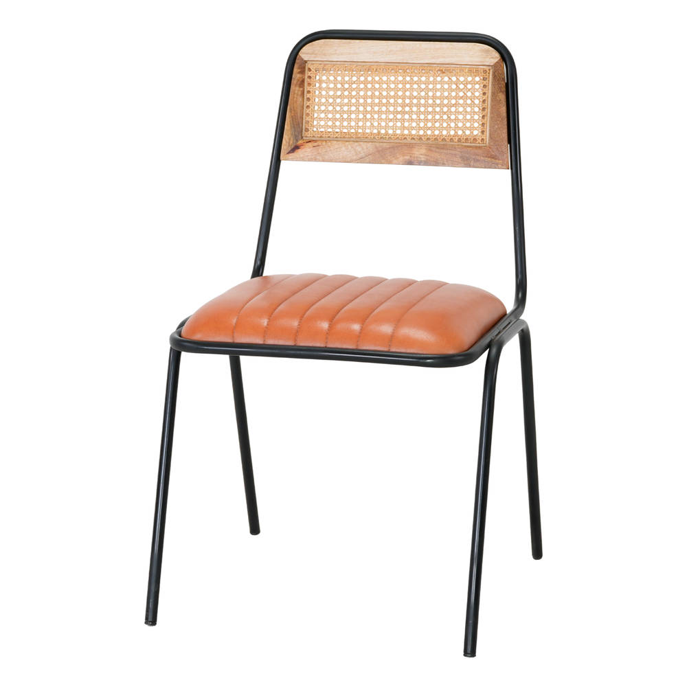 SILLA DE METAL Y PIEL SLIPPER estilo Industrial con asiento de piel y respaldo de rejilla.